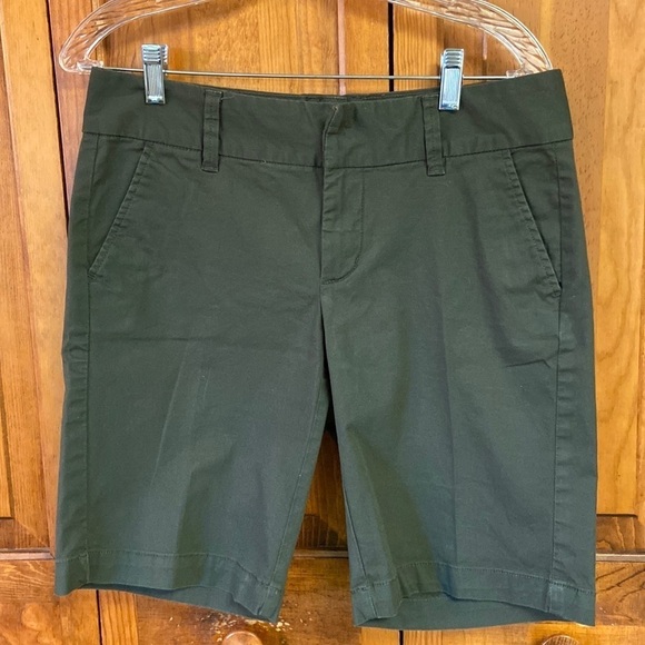 G.H. Bass & Co. Chino Bermuda Shorts Army Green Size 6 - Picture 4 of 7